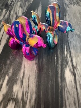 Colorful Metallic Balloon Dog Party Figurines - Pink & Blue